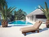 A chaise lounge cushion is placed on a patio next to a swimming pool and palm trees. Produktbild-Vorschau