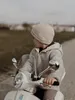 Elektrische Vespa-scooter met een witte Sun Baby bagagebox Productafbeelding-voorbeeld 15