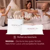 A family is playfully pillow fighting in bed, with two pillows in the foreground bearing the brand logo. Produktbild-Vorschau