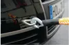 A close-up view of a tow rope attached to a car's front bumper. Podgląd zdjęcia produktu