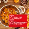 A close-up of a pressure cooker filled with chopped pumpkin and onions, with marketing text overlays. Voir les images du produit