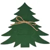 A green felt Christmas tree-shaped cutlery holder with a twine bow. Produktbild-Vorschau
