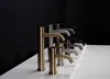 A row of faucets in different colors and finishes displayed on a white surface against a black background. Anteprima dell’immagine prodotto
