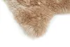 Detailaufnahme von echtem Lammfell in Camel – weich, dicht und anschmiegsam
 Produktbild-Vorschau