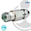 A close-up studio shot of a plumbing fitting against a white and light gray background with graphic elements. Produktbild-Vorschau