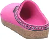 A close-up view of a pink slipper. Anteprima dell’immagine prodotto