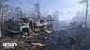 A post-apocalyptic scene with abandoned trucks and buildings in a snowy landscape. Produktbild-Vorschau