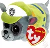 A close-up studio shot of a plush toy dog with a green hat and a red heart-shaped tag. Podgląd zdjęcia produktu