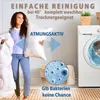 A woman holding a pillow and a folded duvet in front of a washing machine, with graphics indicating cleaning and germ-fighting properties. Produktbild-Vorschau