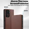 A brown leather phone case is shown with text highlighting its protective features. Produktbild-Vorschau