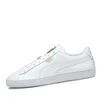 A white Puma Basket Classic XXI Uni Sneaker is shown against a white background. Produktbild-Vorschau