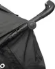 A close-up view of the handle and fabric of a black stroller. Voir les images du produit