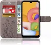 A grey flip case for a smartphone, showing credit cards and euro banknotes inserted into the case. Produktbild-Vorschau
