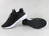 A pair of black Puma sneakers on a light gray background. Podgląd zdjęcia produktu