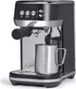 A black and silver Sage espresso machine with a milk frothing pitcher. Produktbild-Vorschau