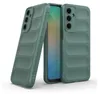 Two green phone cases are displayed with a smartphone screen visible between them. Produktbild-Vorschau