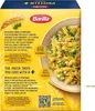 The image shows the packaging of Barilla Fusilli Protein Plus pasta, with a close-up of the pasta dish on the right side. Náhled obrázku produktu