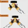 Two images showing a brass hose splitter with black handles, demonstrating how to operate it to control water flow to one or both connected hoses. Produktbild-Vorschau