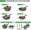 A collage of different cookware items and accessories from a set, with dimensions and labels. Voir les images du produit