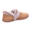 A side view of a brown slipper with faux fur trim. Produktbild-Vorschau