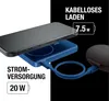 A smartphone is wirelessly charging on a blue power bank, which is connected to a black charging case via a blue cable. Produktbild-Vorschau