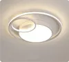 A modern LED ceiling light with three interlocking rings. Podgląd zdjęcia produktu