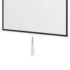 A white projection screen with a black border is shown against a white background. A white pull-down mechanism with several thin white cords hangs from the bottom center of the screen. Voir les images du produit