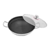 A stainless steel wok with a honeycomb pattern on the interior and a glass lid is shown against a white background. Náhled obrázku produktu