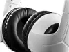 A close-up view of the earcups of a white gaming headset. Voir les images du produit