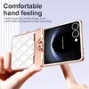 A hand holding a white quilted phone case with a rose gold ring holder, open to reveal the phone screen. Produktbild-Vorschau