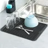 Tappetino per piatti in silicone nero con drenaggio Anteprima dell’immagine prodotto 3