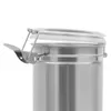 A close-up shot of the top of a silver metal storage container with a clear lid and a silver latch. Voir les images du produit