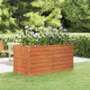 A wooden planter box filled with purple hydrangeas sits on a green lawn, with trees and a hedge in the background. Produktbild-Vorschau
