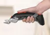A hand holding a SKIL multi-cutter. Produktbild-Vorschau