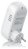 The back of a white electrical plug-in device with a label and ventilation slots. Anteprima dell’immagine prodotto