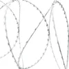 A close-up, studio shot of razor wire. Anteprima dell’immagine prodotto