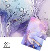 A close-up of a binder notebook with a marble-like design, placed on a background with water droplets. Voir les images du produit