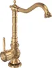 A close-up studio shot of a vintage-style bronze kitchen faucet. Náhľad obrázku produktu