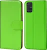 A bright green flip case for a smartphone is shown from two angles, front and back. Voir les images du produit