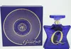 A perfume bottle and its box are displayed against a white background. Voir les images du produit