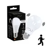 A product shot of a lightbulb and its packaging, with graphic elements indicating motion and dusk sensing. Podgląd zdjęcia produktu