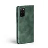 A green flip case for a Samsung Galaxy S20+ phone, shown from the side with the camera cutout visible. Produktbild-Vorschau
