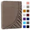 A folded brown fitted sheet is shown with a row of color swatches to the right. Produktbild-Vorschau