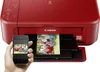 A hand holding a smartphone with a family photo on the screen, printing a photo from a red Canon Pixma printer. Produktbild-Vorschau