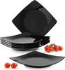 A stack of black square plates and a single plate in the foreground, with a small bunch of cherry tomatoes on the vine to the right. Podgląd zdjęcia produktu