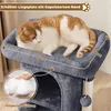 A cat is resting on a multi-level cat tree with a padded edge. The image includes measurements and a close-up of the filling material. Produktbild-Vorschau