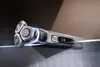 A Philips electric shaver is displayed on a reflective surface with a gradient background. Anteprima dell’immagine prodotto