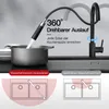 A kitchen faucet with a pull-out spray head is shown in action, filling a pot. Below, diagrams illustrate the faucet's reach in a double sink. Anteprima dell’immagine prodotto