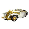 A vintage-style toy car on a white background. Voir les images du produit