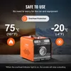 A VEVOR smoke leak detector is shown in the center, with contrasting environmental graphics on either side representing hot and cold temperatures. Text overlays highlight features and safety. Podgląd zdjęcia produktu